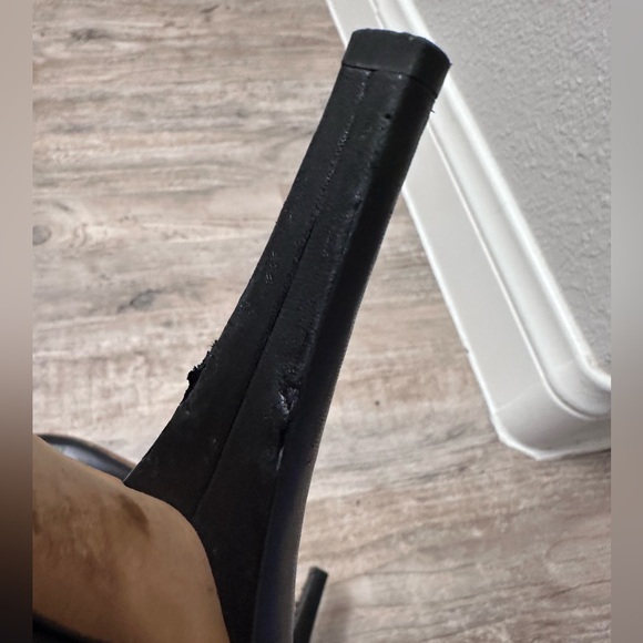 Gucci Bootie Heels with Peak Toe - Picture 13 of 15